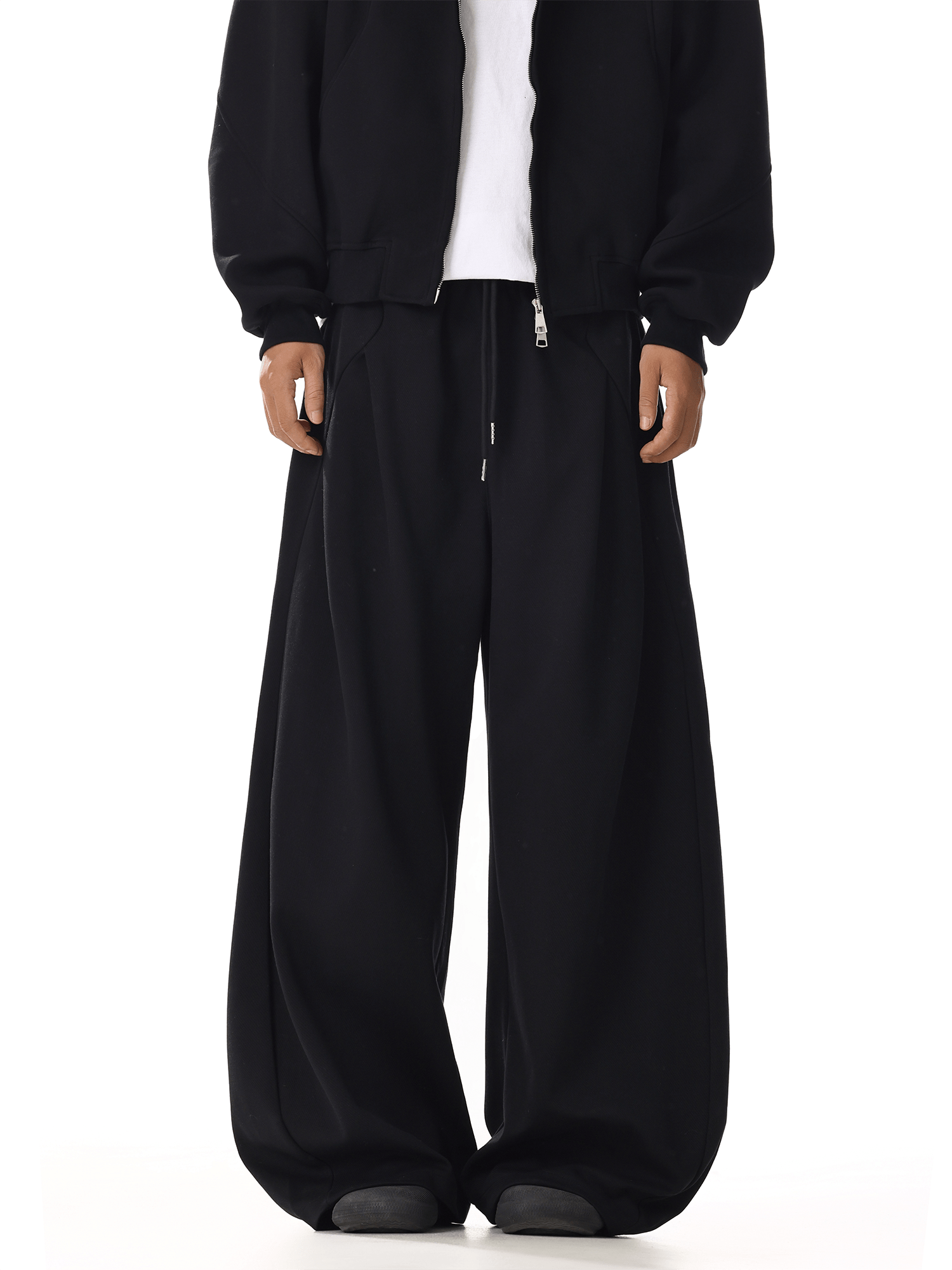 RT No. 32017 BLACK WIDE SCIMITAR SWEATPANTS – REALTAKAI