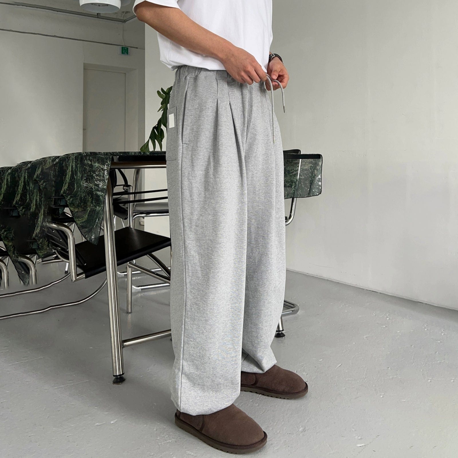 RT No. 11930 FOLDED PLEATED SWEATPANTS – REALTAKAI