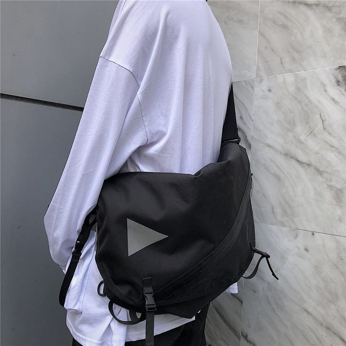 Glow messenger bag - バッグ