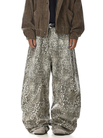 RT No. 32740 LEOPARD PRINT SCIMITAR JEANS