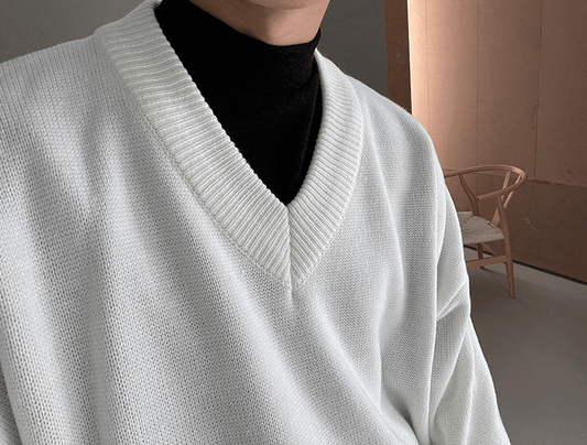 RT No. 3344 WHITE V-NECK KNITTED SWEATER