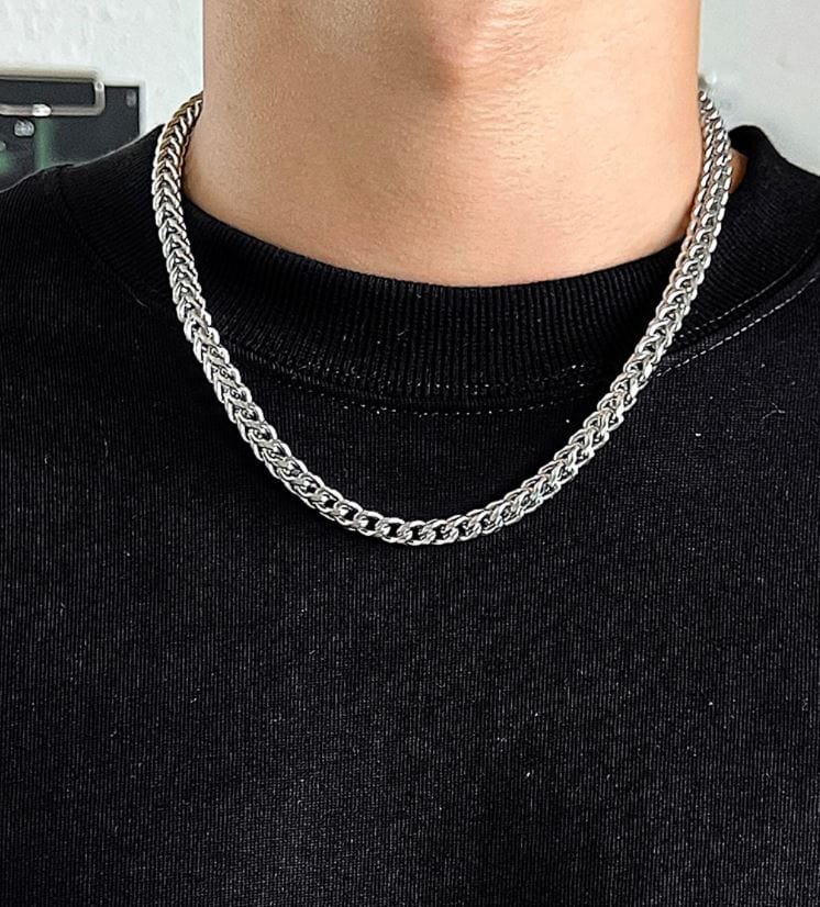 SIMPLE CHAIN NECKLACE