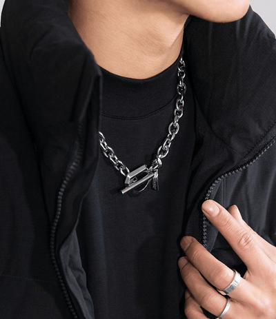 SHAPED PENDANT CHAIN NECKLACE