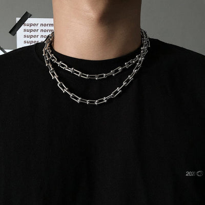U-SHAPED CHAIN NECKLACE